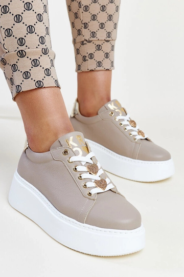 Baskets en cuir beige foncé...