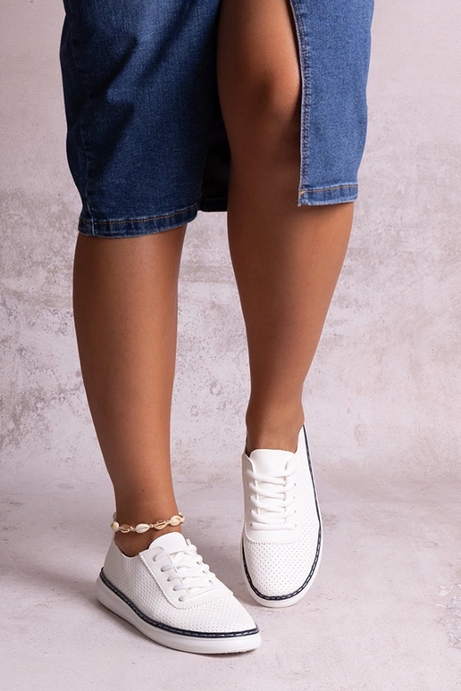 Baskets ajourées blanches et bleu...