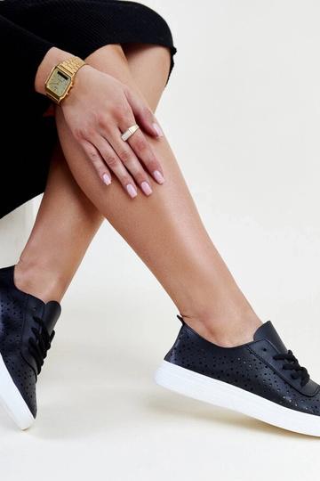 Baskets Manoek noires ajourées 2