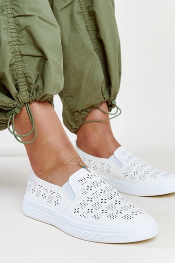 Baskets blanches à enfiler...