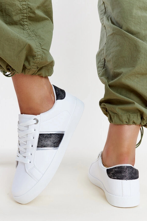 Baskets noires et blanches avec bande...