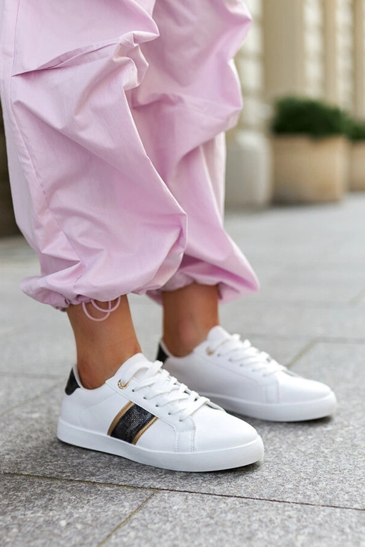 Baskets blanches avec bride...