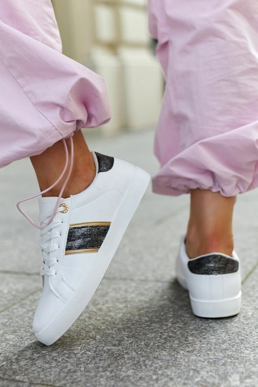 Baskets blanches avec bride...