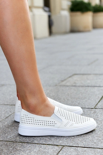 Baskets ajourées beiges à...