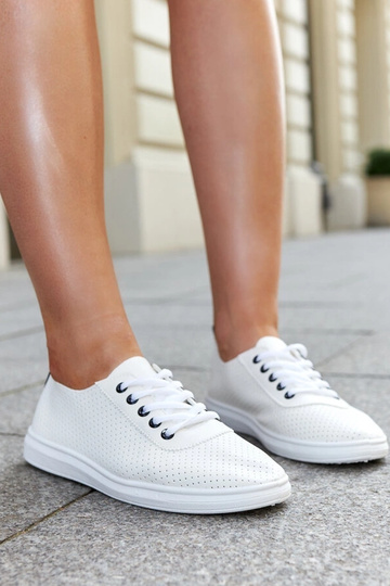 Baskets Katinka blanches...