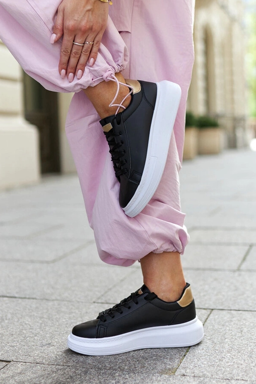 Baskets noires à semelle épaisse Ivalu