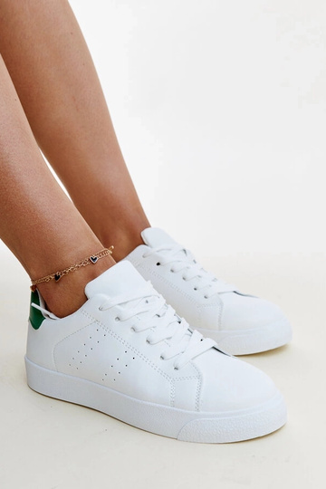 Baskets blanches et vertes...