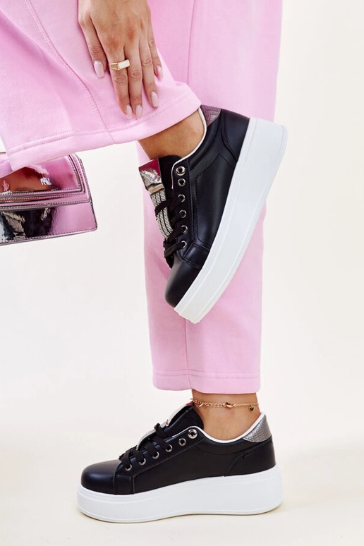 Baskets noires et argentées avec...