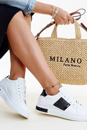 Baskets noires et blanches...