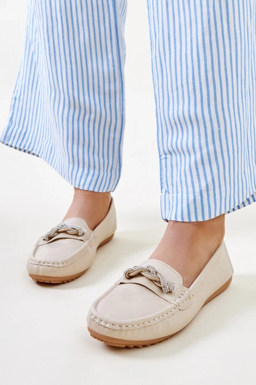 Mocassins beiges décorés de zircons... Mocassins beiges décorés de zircons...