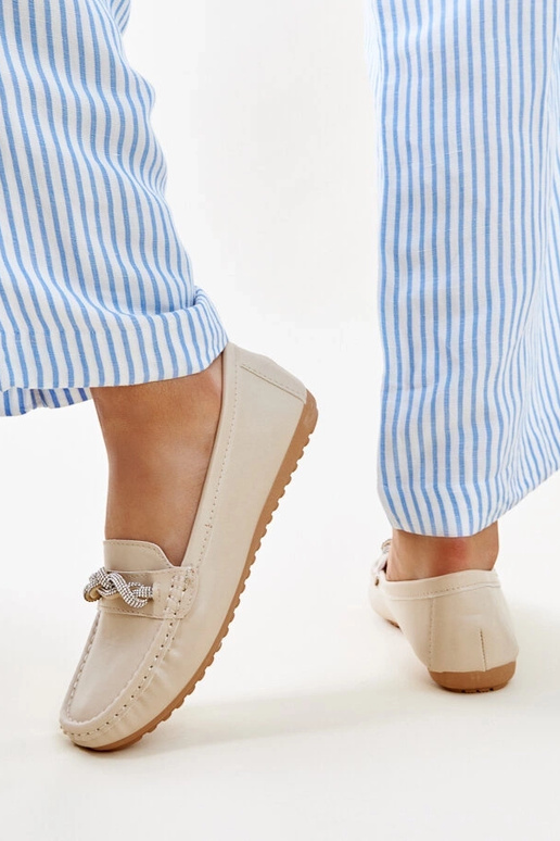 Mocassins beiges décorés de zircons... Mocassins beiges décorés de zircons...