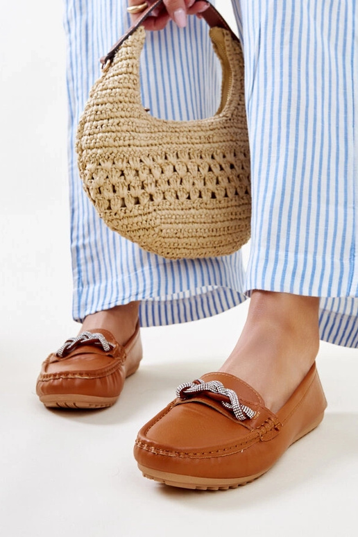 Mocassins marron décorés de zircons... Mocassins marron décorés de zircons...