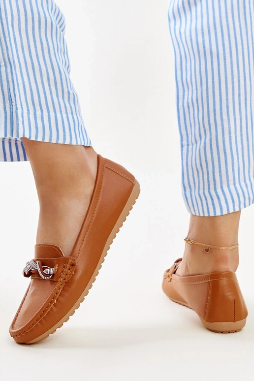 Mocassins marron décorés de zircons... Mocassins marron décorés de zircons...