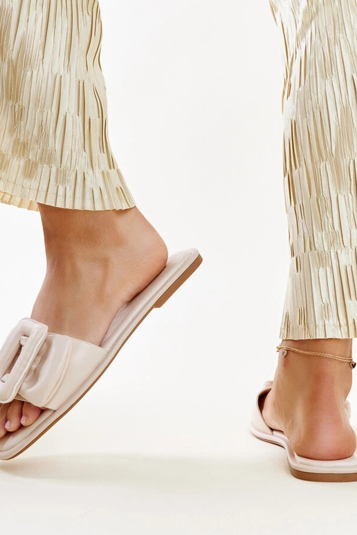 Tongs beiges avec boucle Ganema