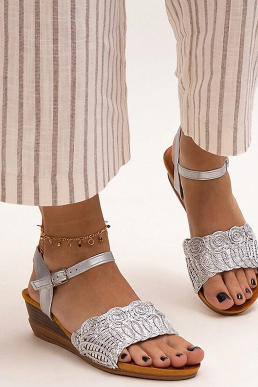 Sandales compensées basses brodées... Sandales compensées basses brodées...