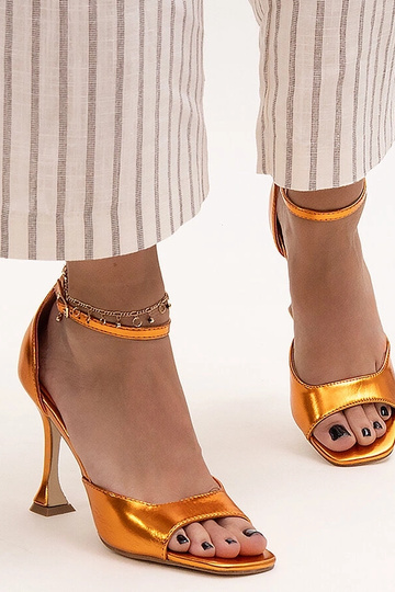 Sandales brillantes à talon... 2