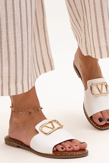 Tongs blanches avec boucle... 2