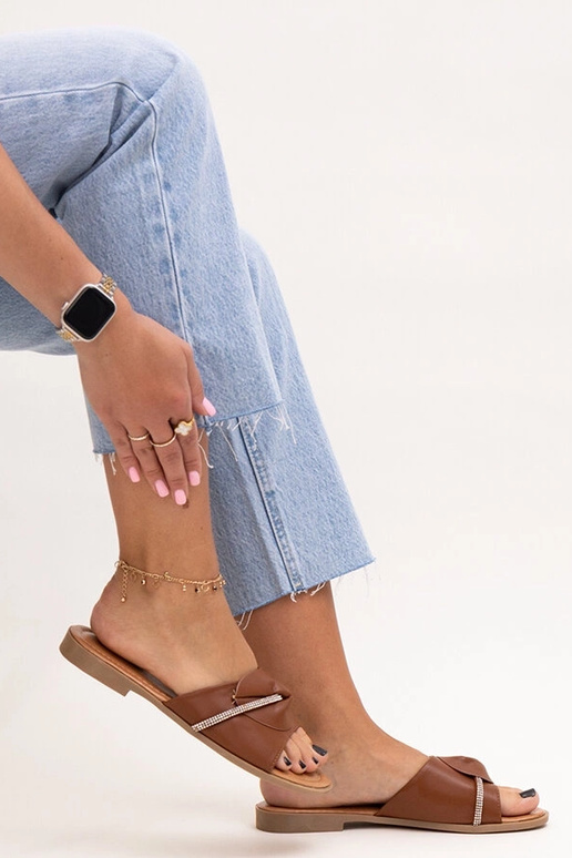 Kapki ornés d'une bande avec des... Kapki ornés d'une bande avec des...