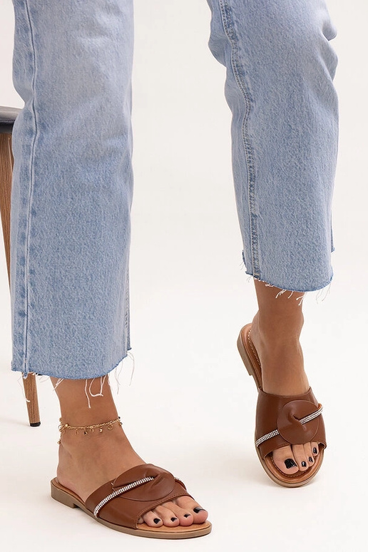 Kapki ornés d'une bande avec des... Kapki ornés d'une bande avec des...