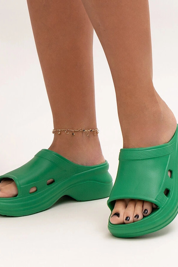 Claquettes vertes sur... 2