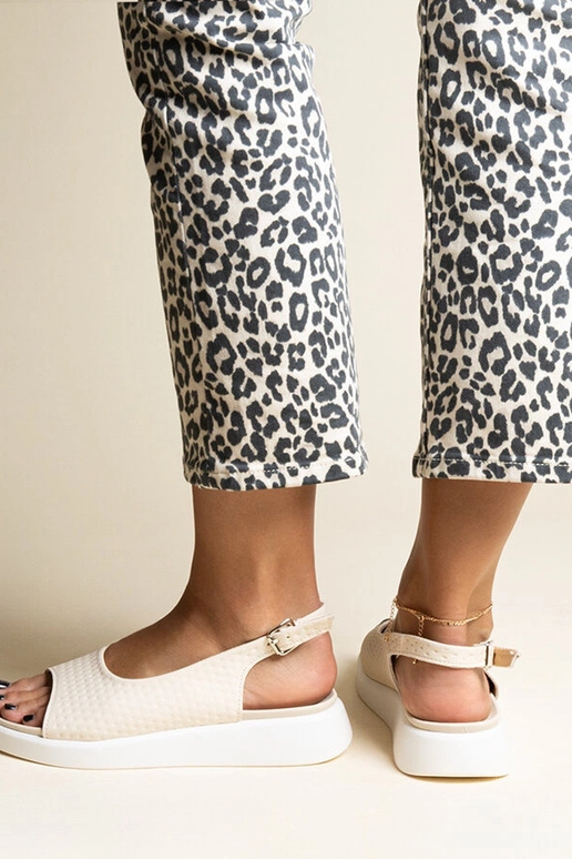 Sandales beiges à semelle plus...