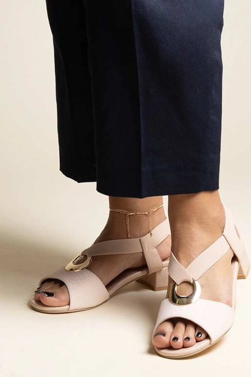 Sandales à enfiler beiges à talon... Sandales à enfiler beiges à talon...