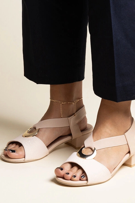 Sandales à enfiler beiges à talon... Sandales à enfiler beiges à talon...