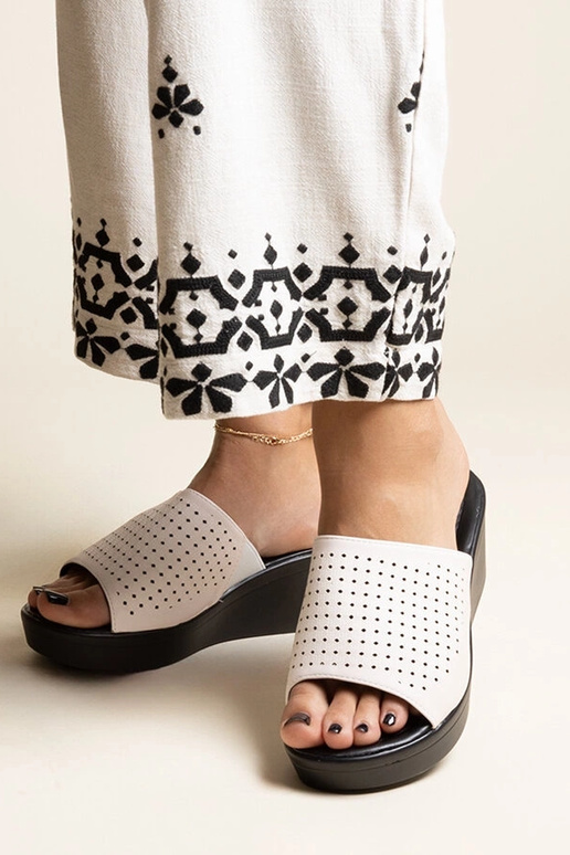 Pantoufles à plateforme blanches...