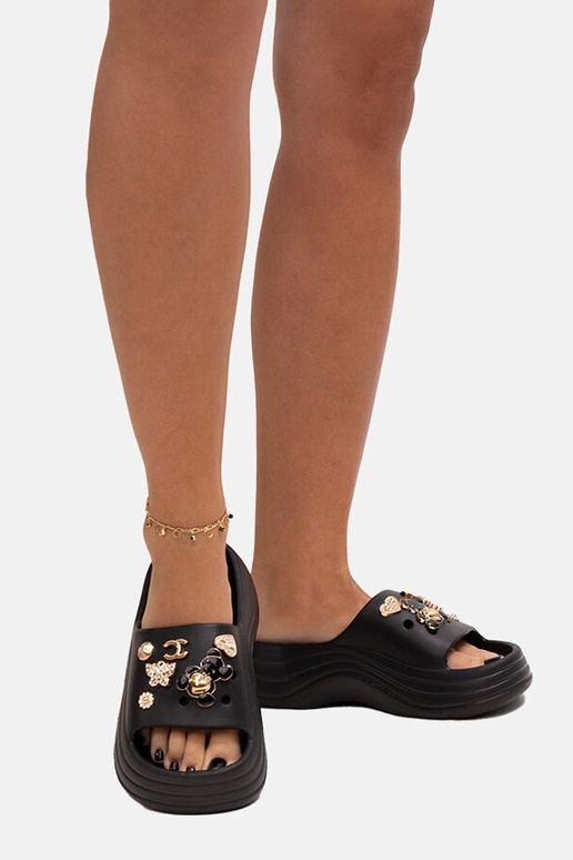 Tongs noires avec décoration... Tongs noires avec décoration...