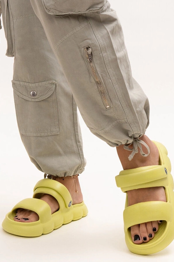 Sandales légères en mousse...