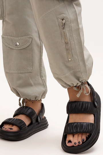 Sandales noires en mousse...