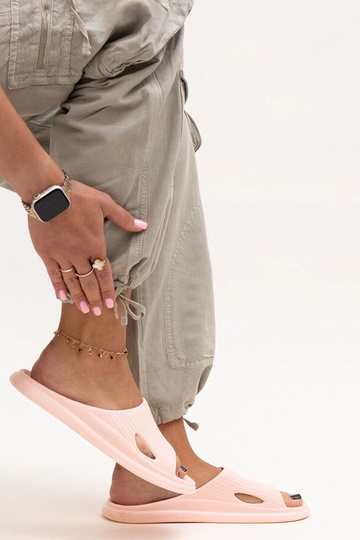 Chaussons en mousse rose...