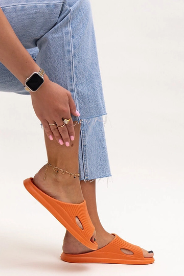 Chaussons en mousse orange...