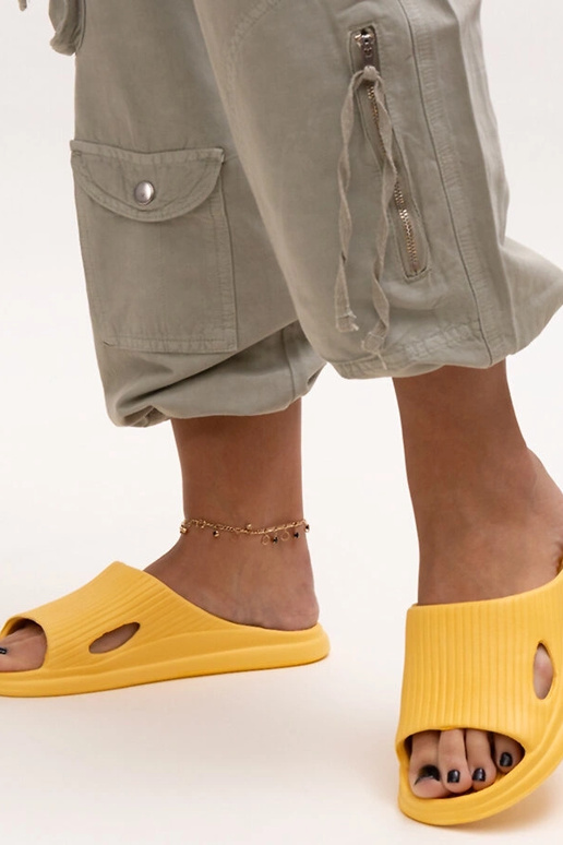 Chaussons en mousse myrtile jaune Chaussons en mousse myrtile jaune