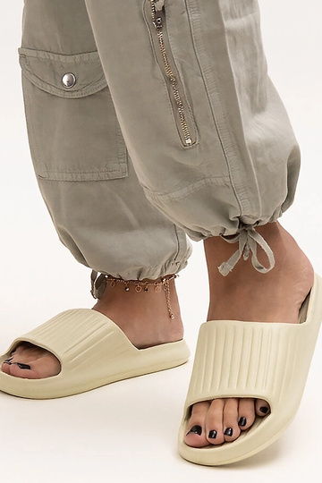 Tongs en mousse vertes Gilly