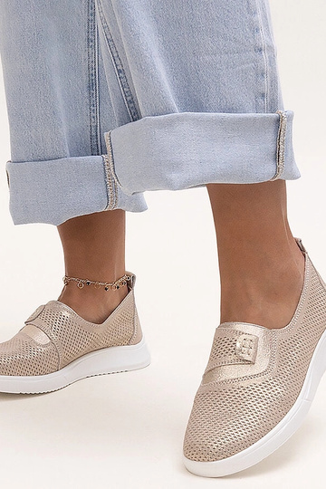 Baskets en cuir perforées...