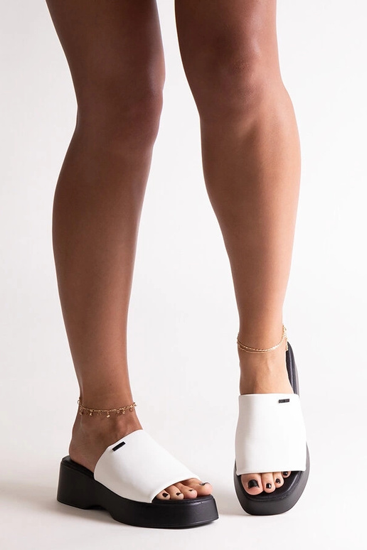 Tongs à plateforme blanches Big Star... Tongs à plateforme blanches Big Star...