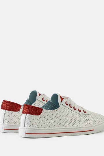 Baskets blanches perforées... 2