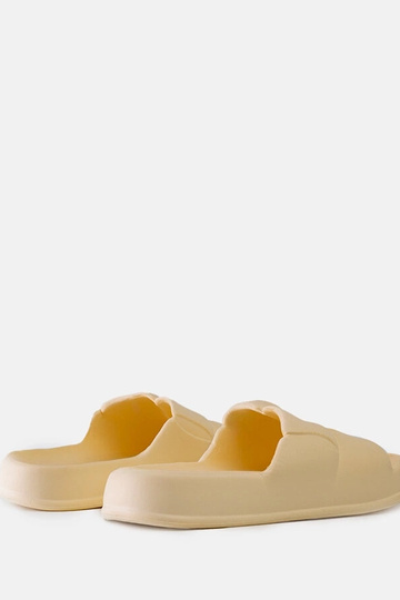 Chaussons en mousse beige Lete 2