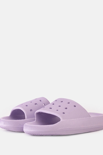 Claquettes violettes...