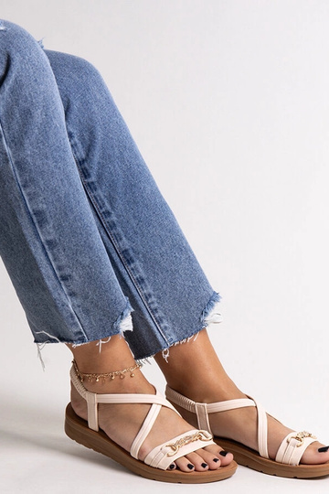 Sandales beiges à boucle... 2