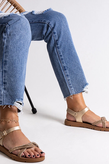 Sandales en or ornées de... 2