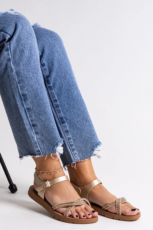 Sandales en or ornées de zircons... Sandales en or ornées de zircons...