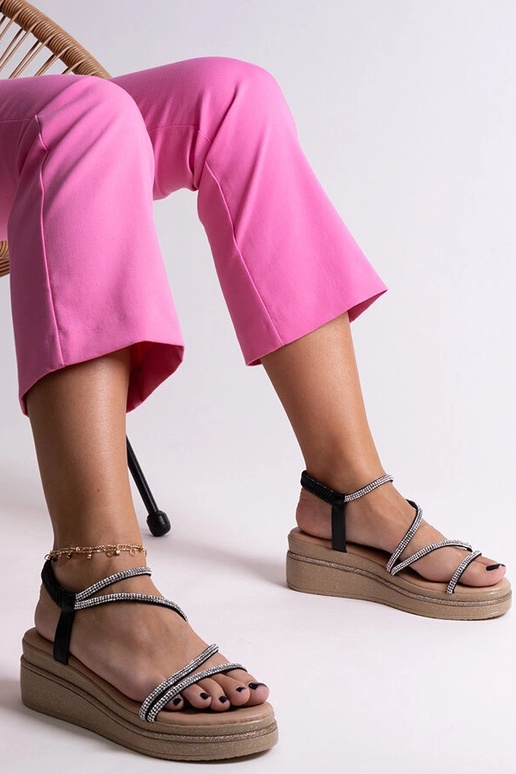 Sandales brillantes à petit talon... Sandales brillantes à petit talon...