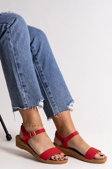 Sandales rouges en cuir... 2