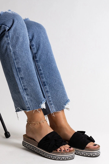 Tongs noires massives à...