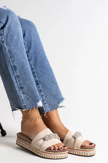 Tongs beiges décorées de...