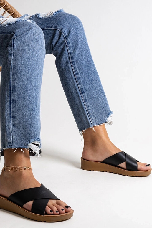 Sandales compensées noires en cuir... Sandales compensées noires en cuir...