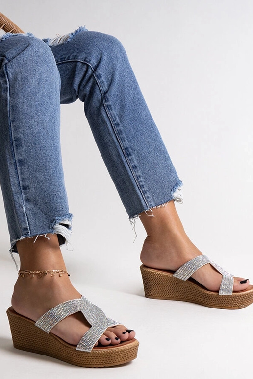 Sandales compensées argentées avec... Sandales compensées argentées avec...