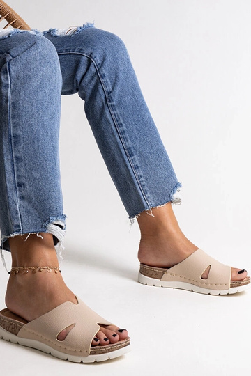 Tongs beiges avec semelle intérieure en cuir Masha